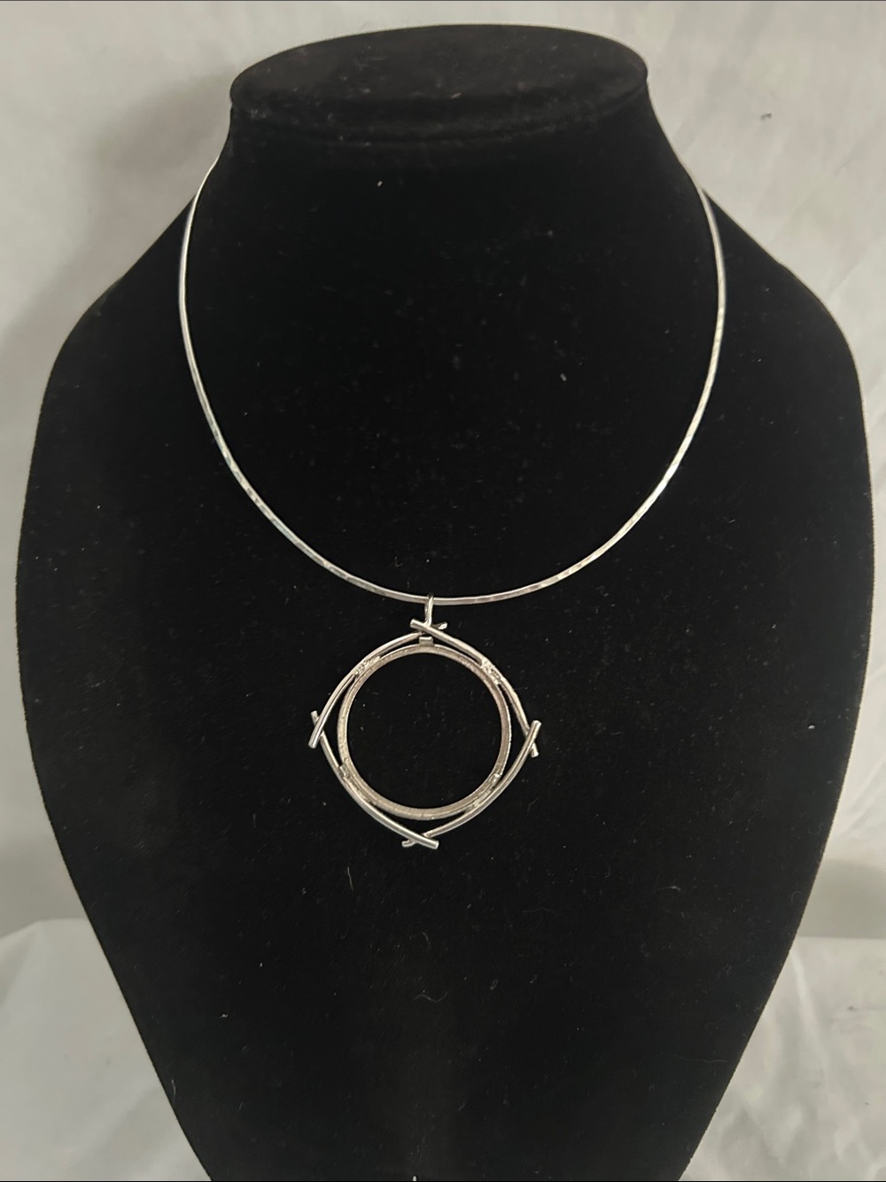 Sterling Silver 925 Circle Barbed Wire Pendant Necklace in Pristine Condition
